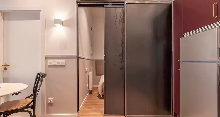 We Fix Closet Sliding Door in West Lealman, FL 
