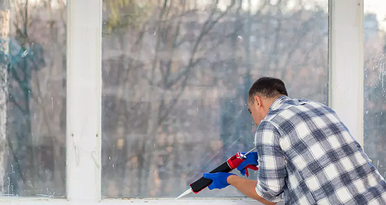 Quality Sliding Shower Door Repair for Closing Issues in West Lealman, FL